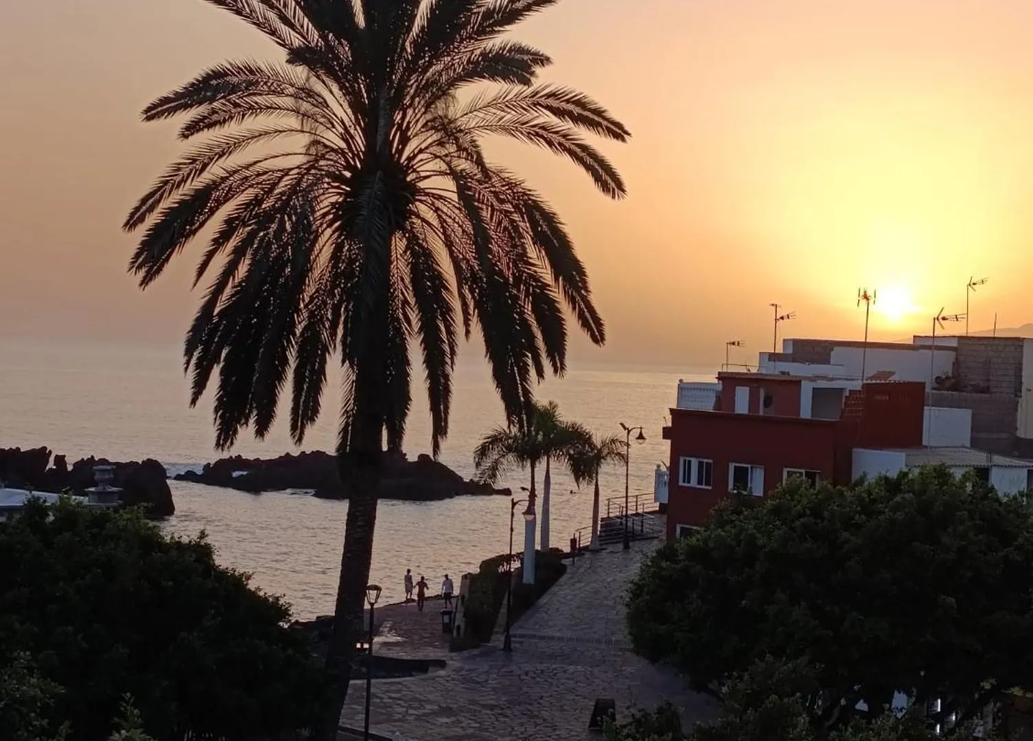 Amazing Two Rooms In Alcala Next To The Beach